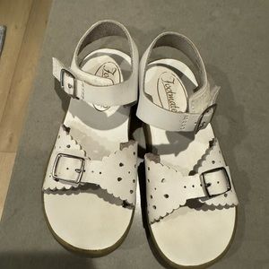 - Footmates Ariel white leather sandals